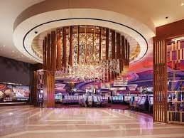 Ilustrasi pengguna menikmati hiburan live casino di perangkat desktop dan mobile